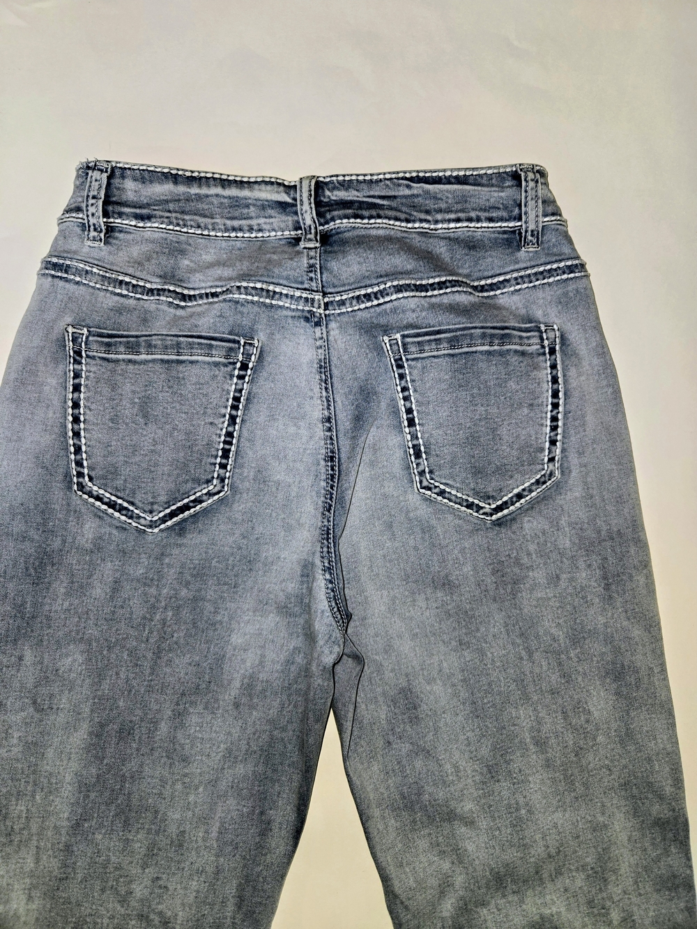 Ethyl Blue Denim Cropped Jeans Medium Wash Stretch Comfort Mid Rise Crop 4. - Picture 3 of 13